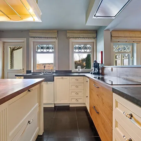 Luxury With Pool Manhay