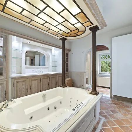 Luxury With Pool Manhay